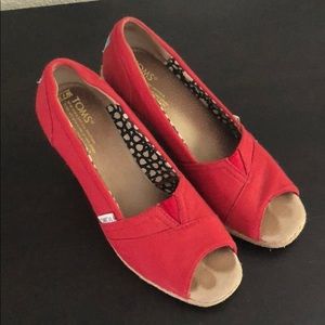 TOMS red canvas peep toe wedges